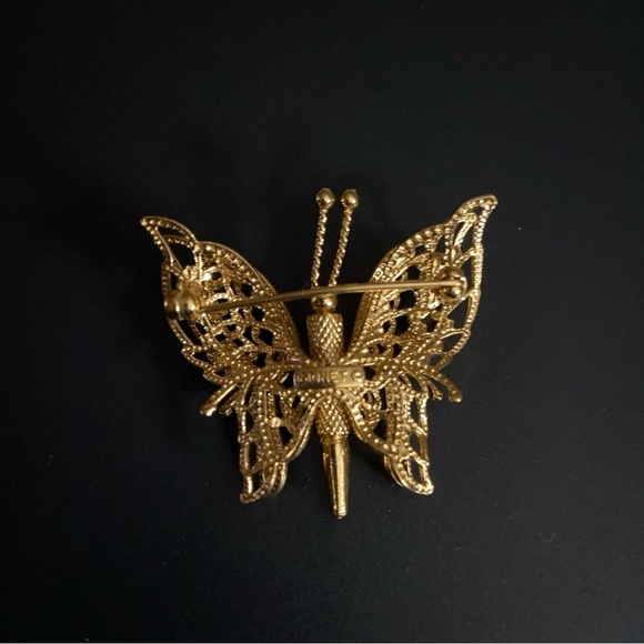 Vintage Monet Butterfly Brooch Pin Gold Toned Metal Textured Filigree Whimsical - Picture 2 of 3